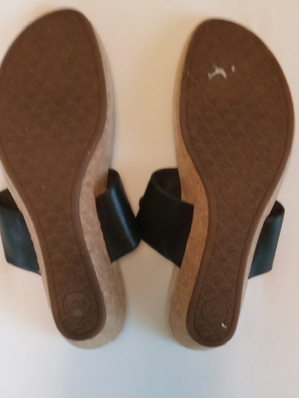 UGG - Picture 3 of 6